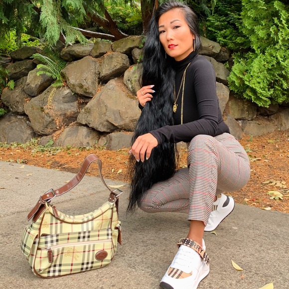 Meet your Posher, JooLee. 🙋🏻💄💍👗👡👜🙋🏻 - Picture 6 of 16